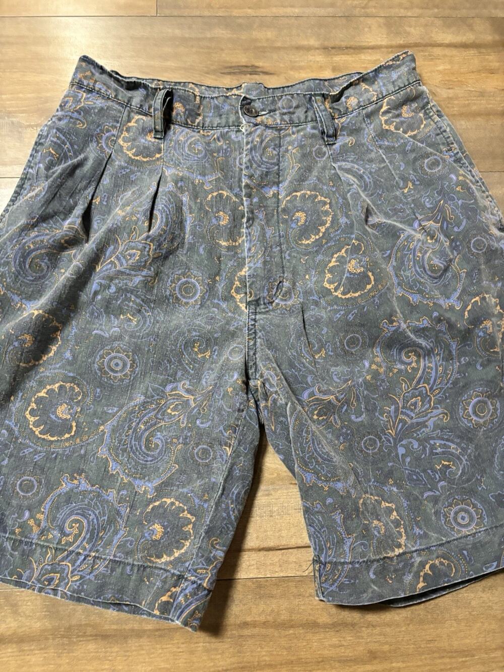 Vintage 90’s Nuovo Pleated Shorts High Waisted Size 32